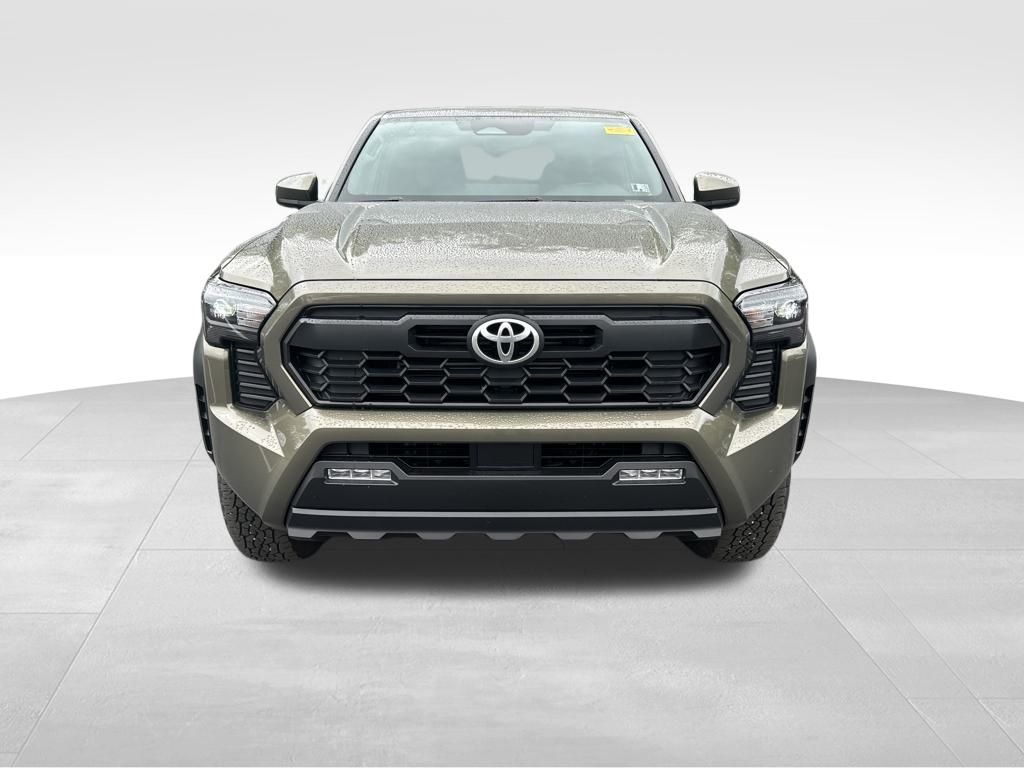 2024 Toyota Tacoma TRD Off-Road photo 2