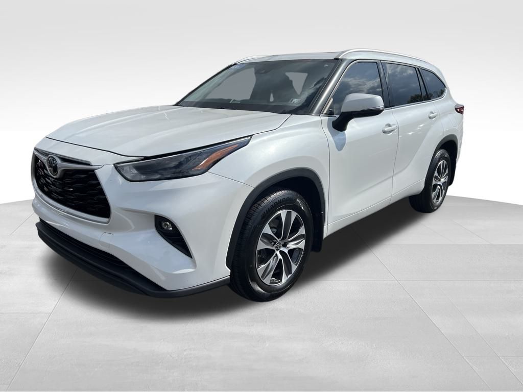 2022 Toyota Highlander XLE photo 3
