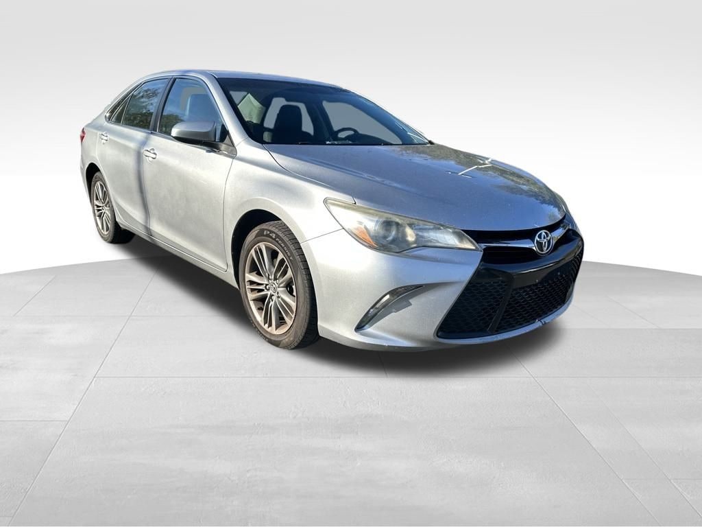 Used 2015 Toyota Camry SE Sedan