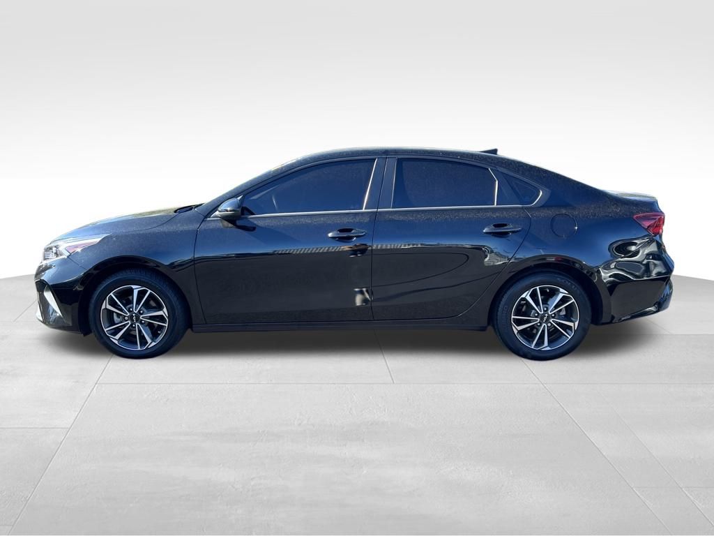 2023 Kia Forte LXS photo 4