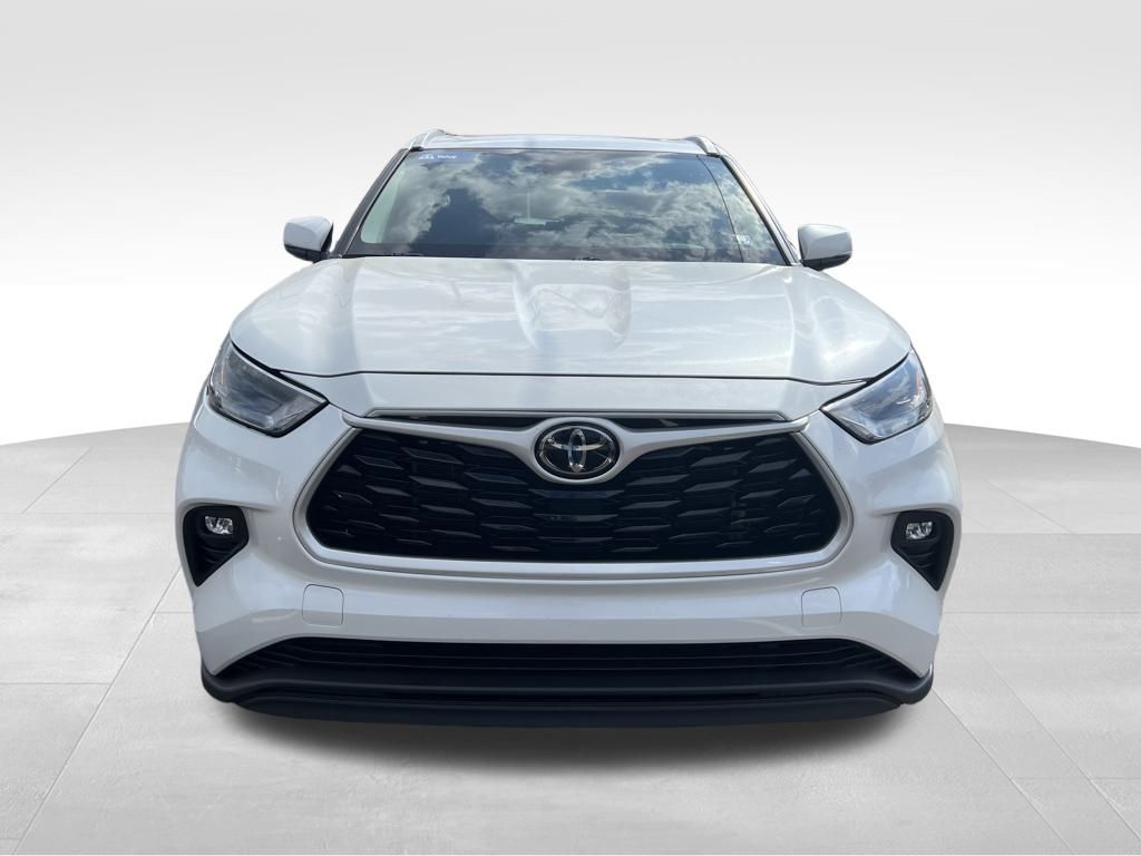 2022 Toyota Highlander XLE photo 2
