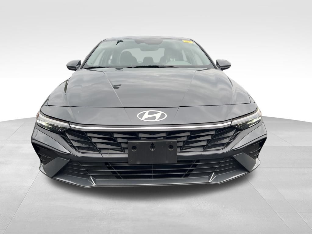 2024 Hyundai Elantra SEL photo 2