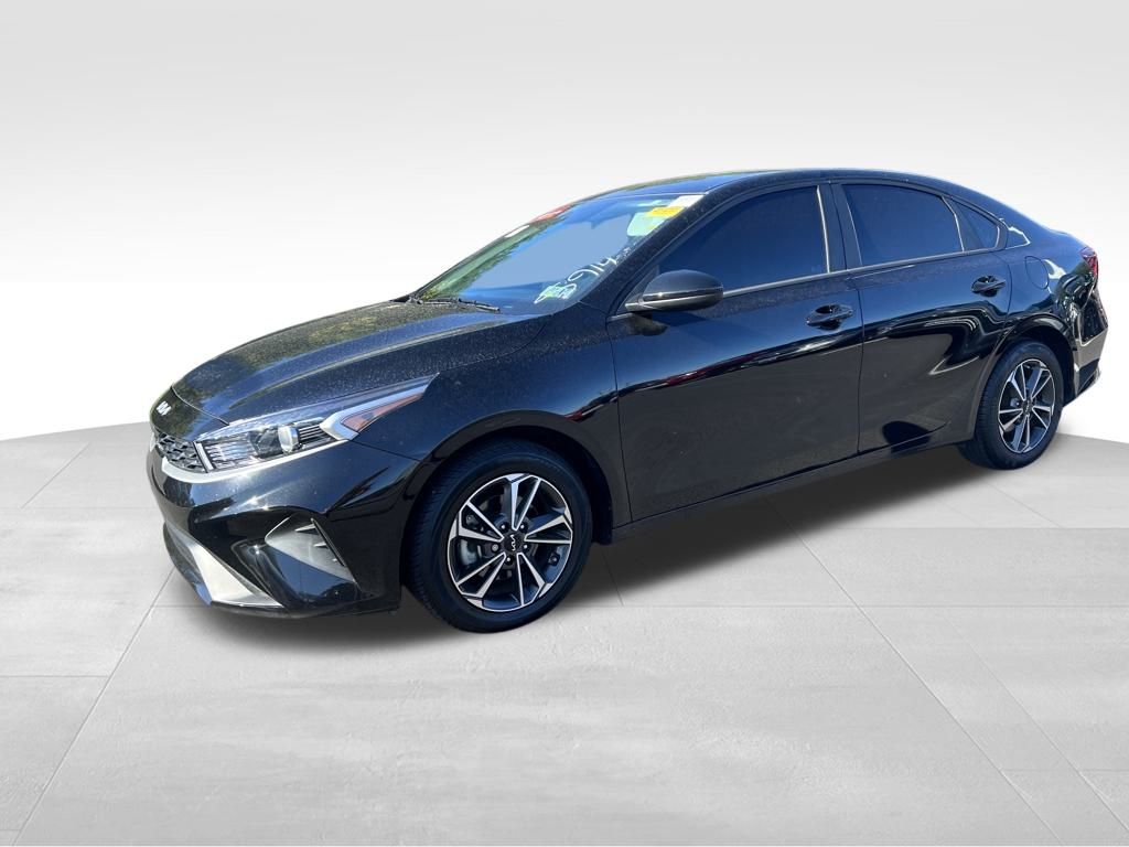 2023 Kia Forte LXS photo 3
