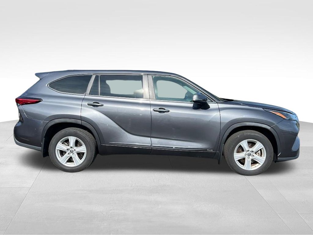 2023 Toyota Highlander Hybrid LE photo 4