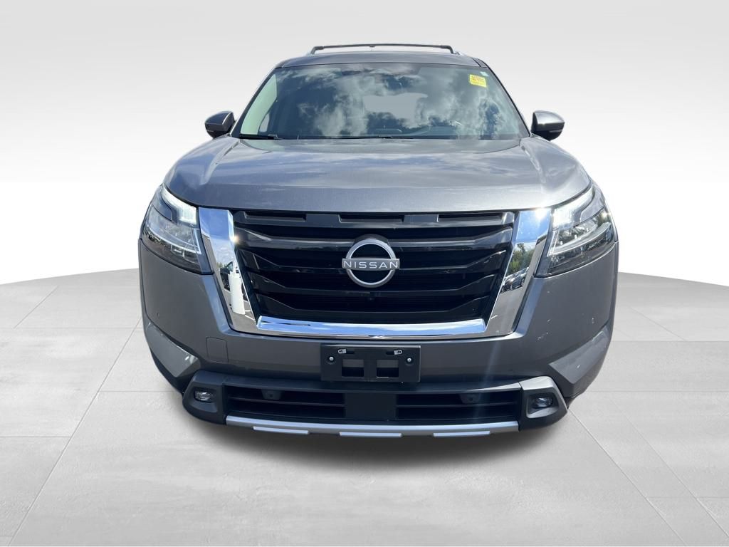 2022 Nissan Pathfinder SL photo 2
