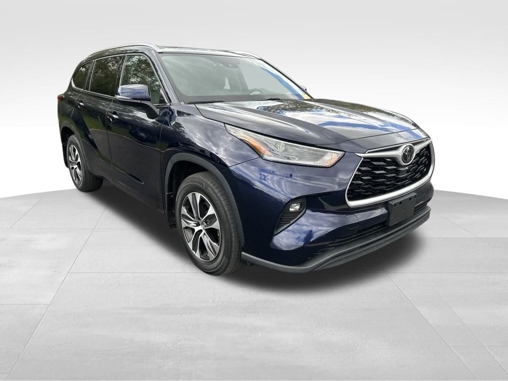 Used 2021 Toyota Highlander XLE SUV
