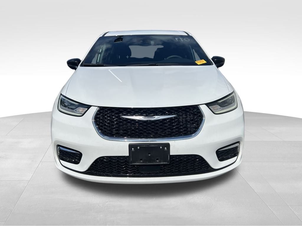 2024 Chrysler Pacifica Touring photo 2