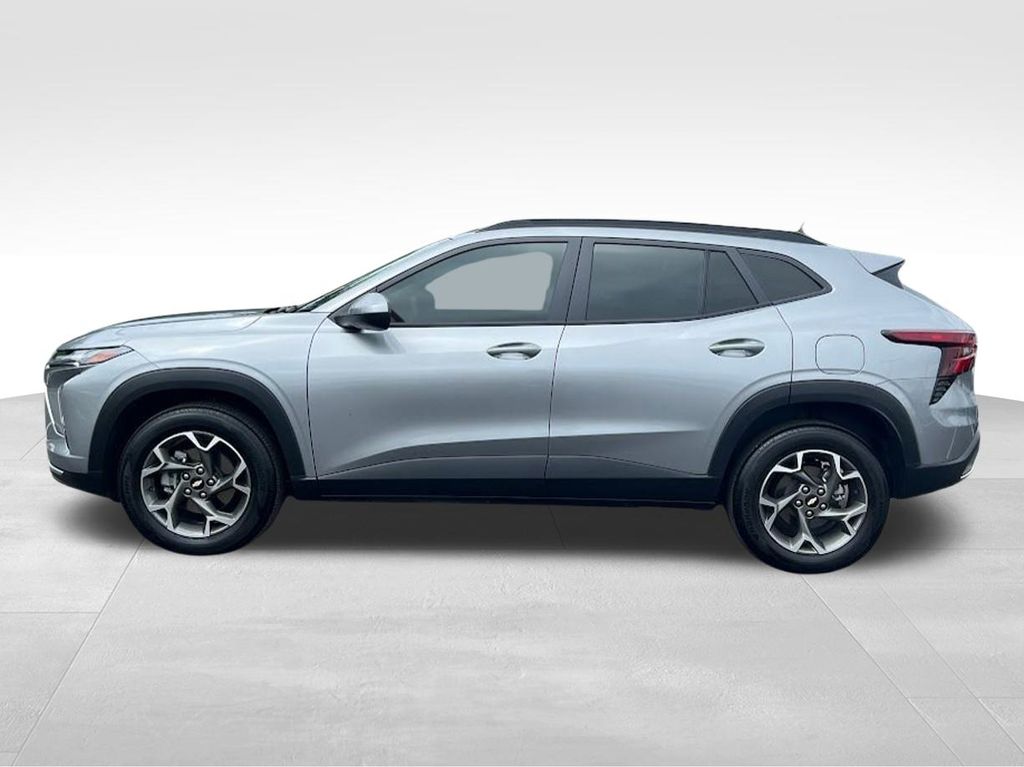 2024 Chevrolet Trax LT photo 3