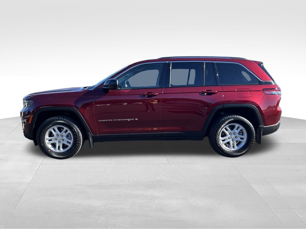 2023 Jeep Grand Cherokee Laredo photo 2