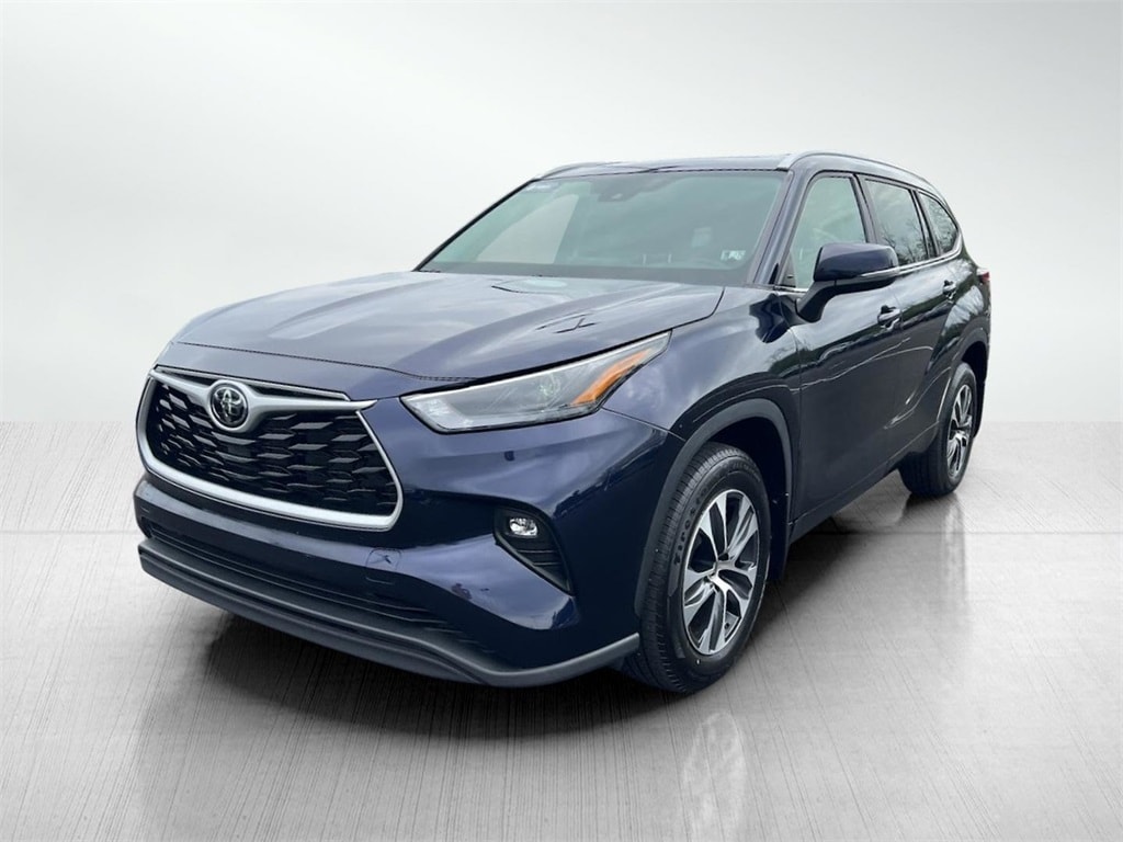 Used 2023 Toyota Highlander XLE with VIN 5TDKDRBH0PS500591 for sale in Chambersburg, PA