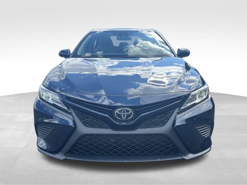 2020 Toyota Camry SE photo 2