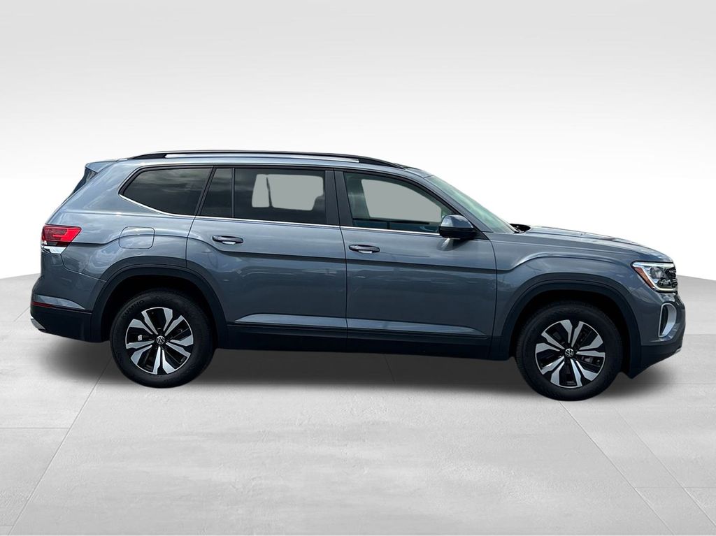 2024 Volkswagen Atlas SE photo 3