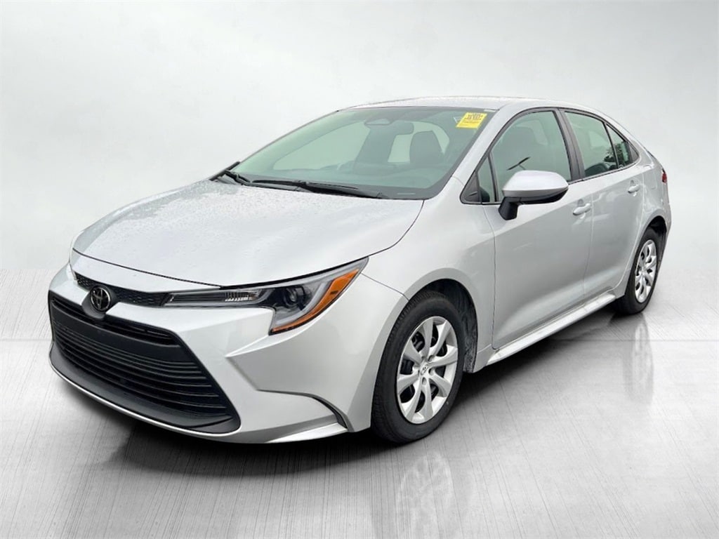 Used 2025 Toyota Corolla LE with VIN 5YFB4MDE0SP235243 for sale in Northfield, Minnesota