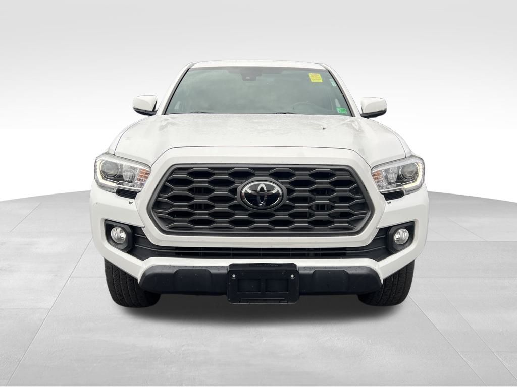 2022 Toyota Tacoma TRD SR5 V6 photo 2