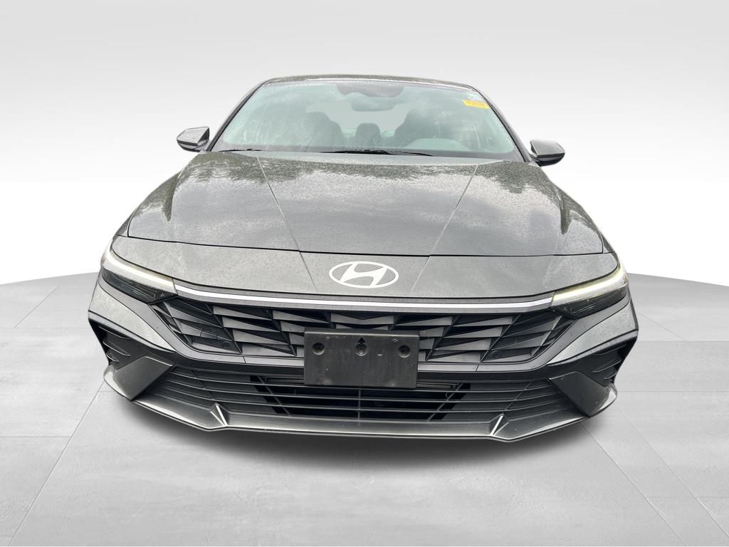 2024 Hyundai Elantra SEL photo 2