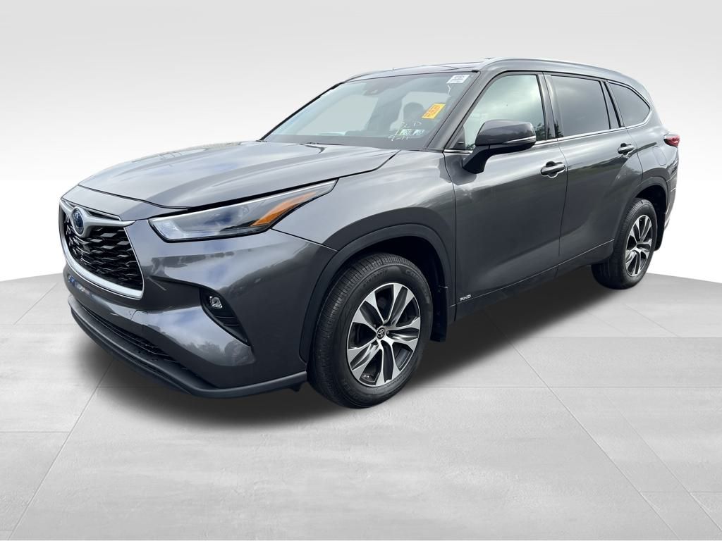 2022 Toyota Highlander Hybrid XLE photo 3
