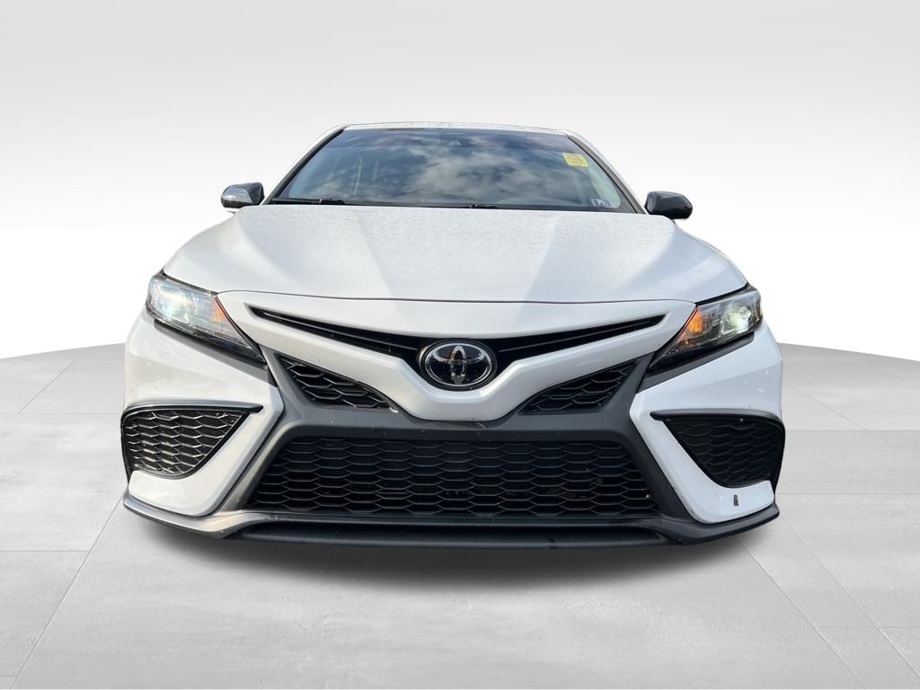 2022 Toyota Camry SE photo 2