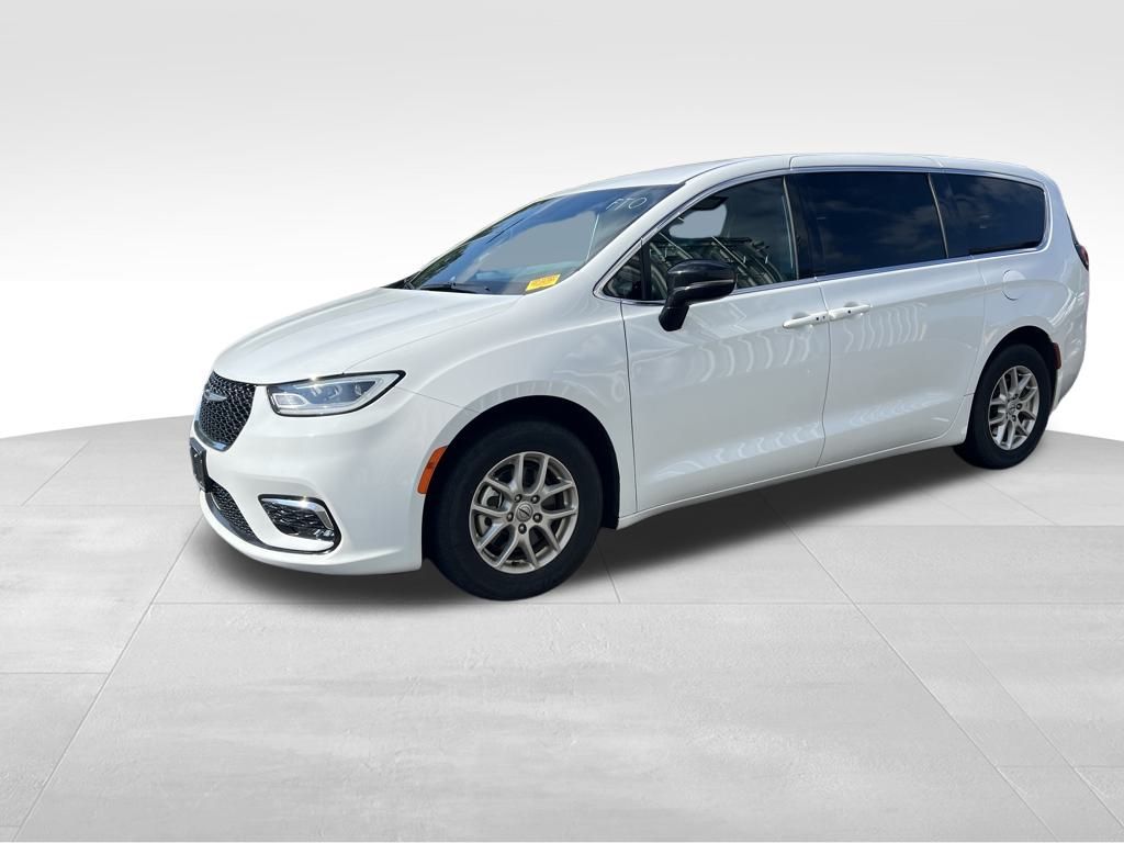 2024 Chrysler Pacifica Touring photo 3