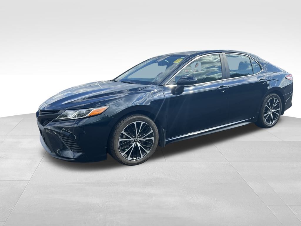 2020 Toyota Camry SE photo 3
