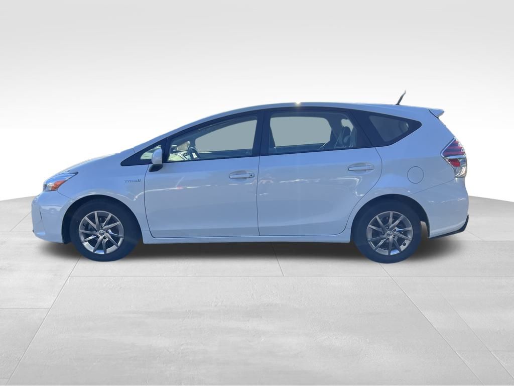 2017 Toyota Prius V Three photo 4