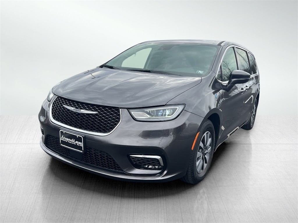 Used 2022 Chrysler Pacifica Hybrid Touring L with VIN 2C4RC1L78NR161240 for sale in Chambersburg, PA