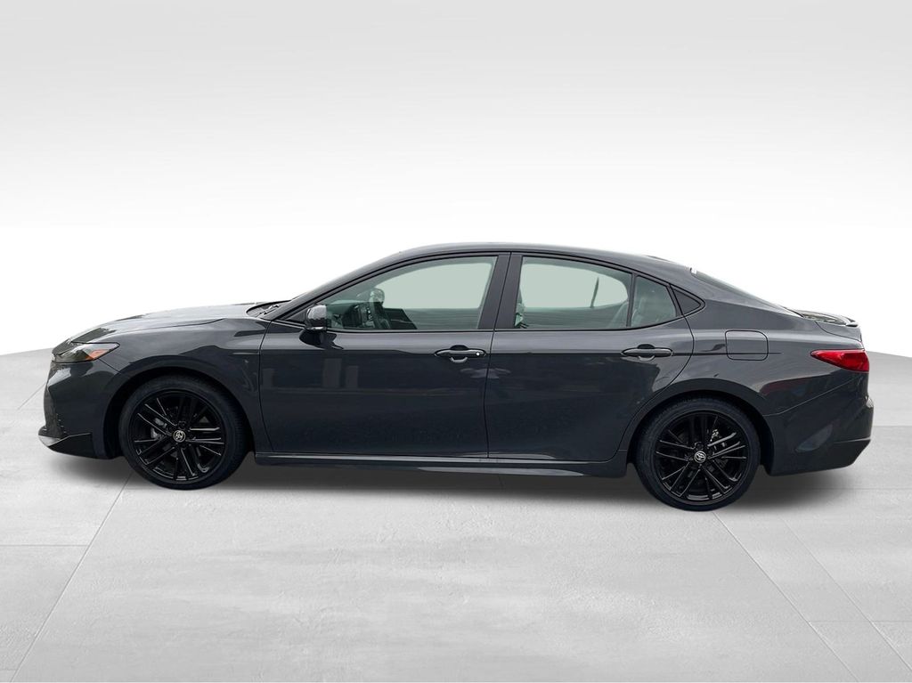 2025 Toyota Camry SE Hybrid photo 4