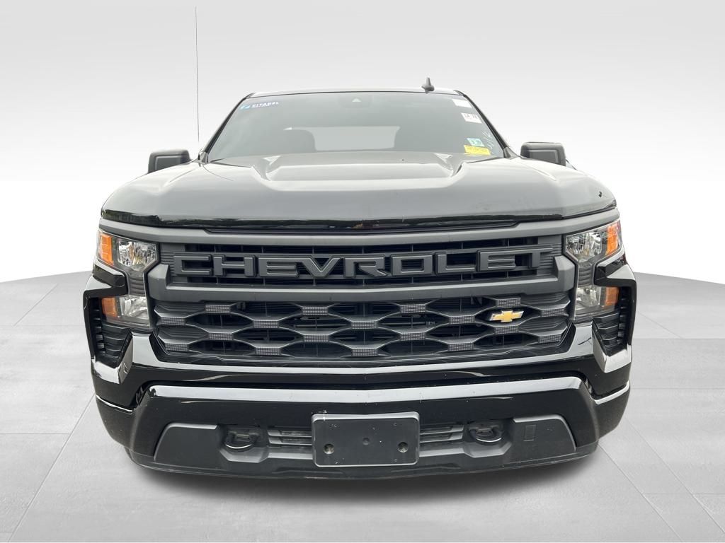 2024 Chevrolet Silverado 1500 Custom photo 2