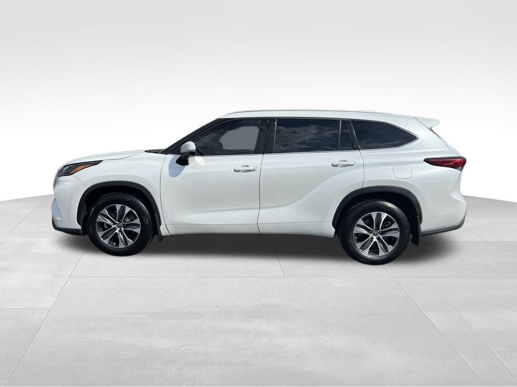 2022 Toyota Highlander XLE photo 4