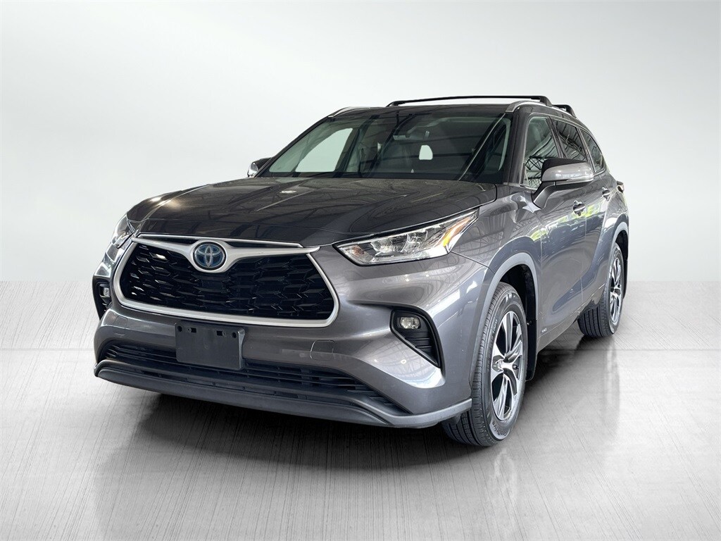 Used 2020 Toyota Highlander XLE with VIN 5TDHBRCH9LS512571 for sale in Chambersburg, PA
