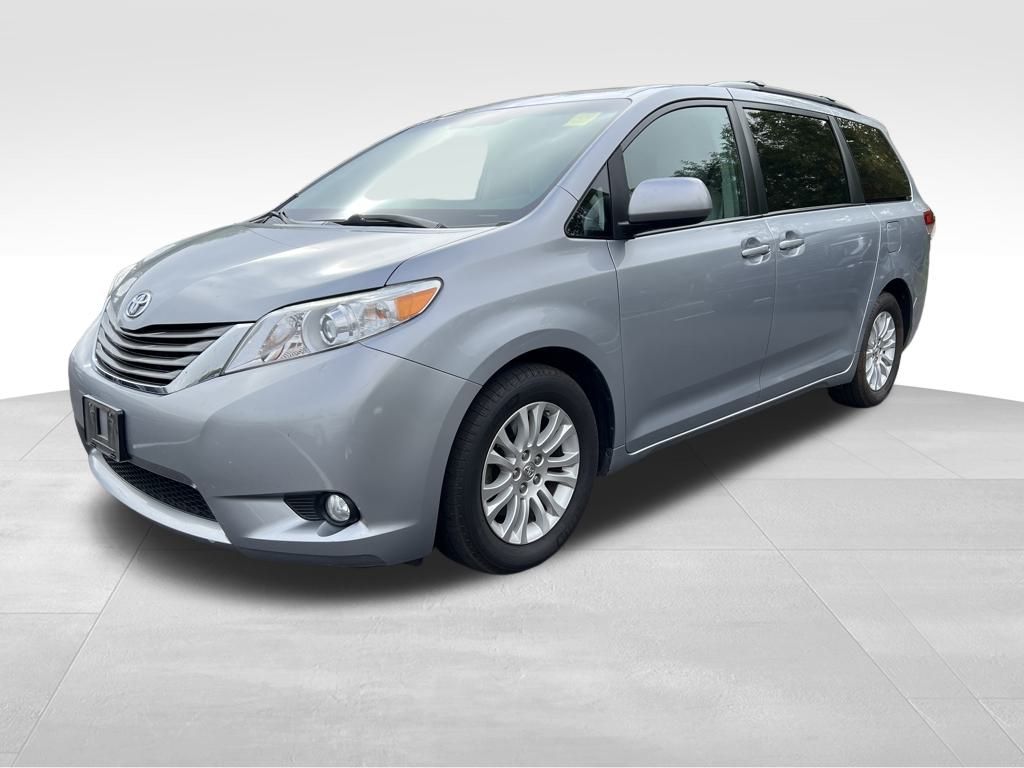 2014 Toyota Sienna XLE photo 3