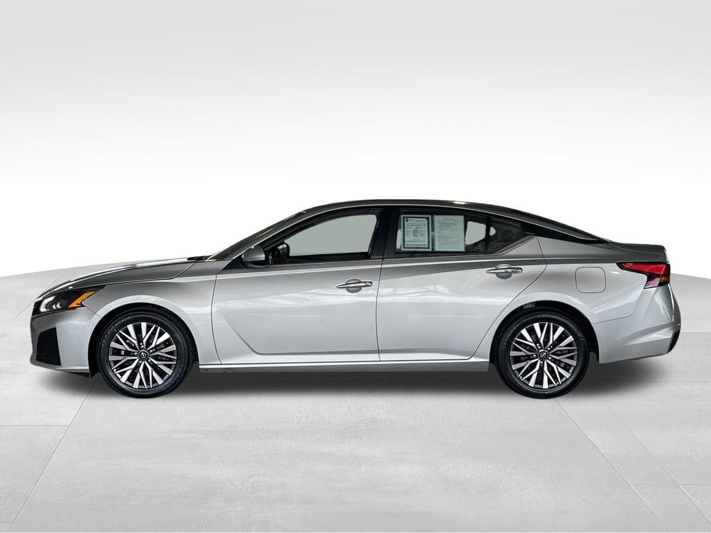 2023 Nissan Altima 2.5 SV photo 3