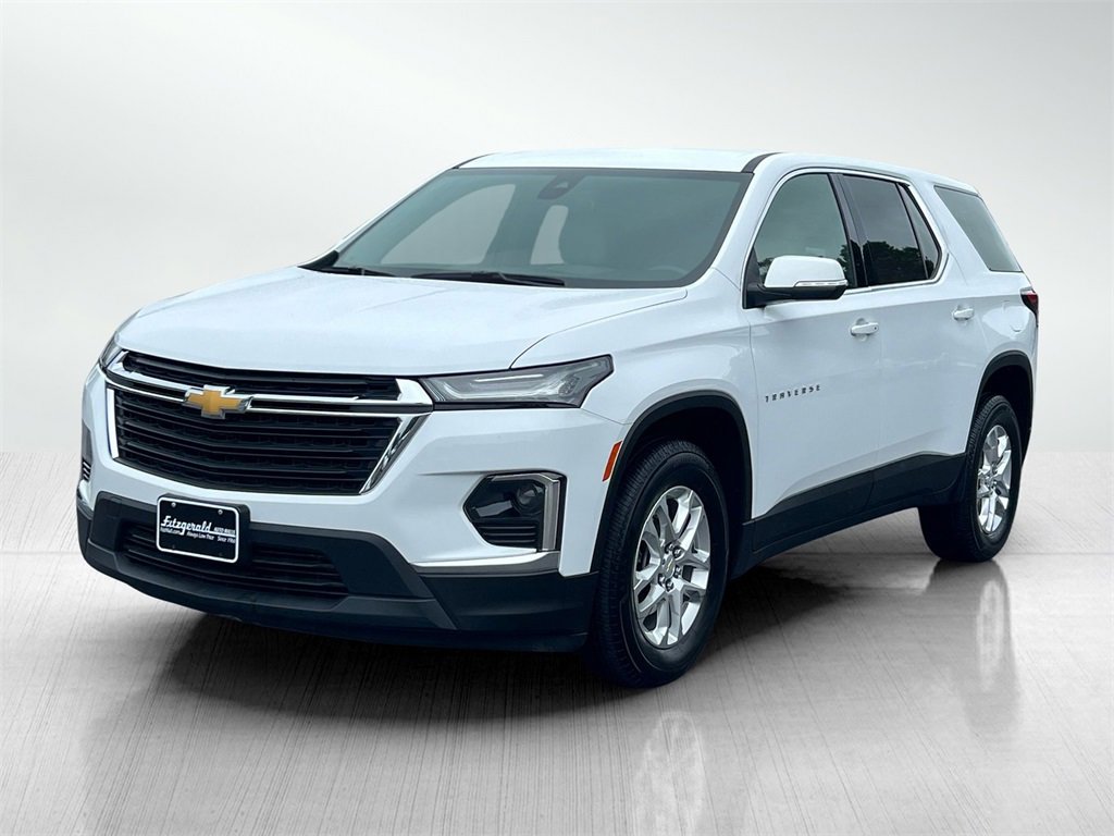 2023 Chevrolet Traverse LS photo 2
