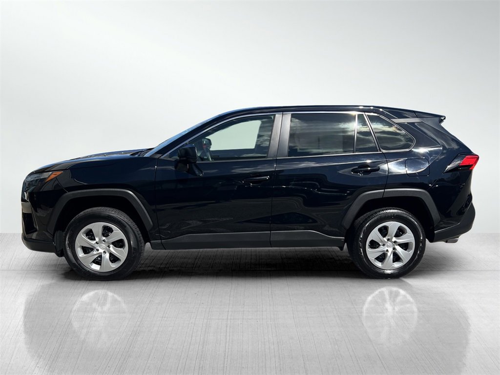 2023 Toyota RAV4 LE photo 3