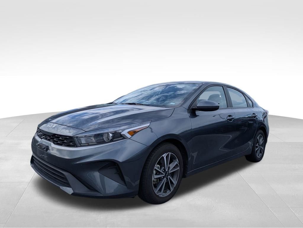 2023 Kia Forte LXS photo 3