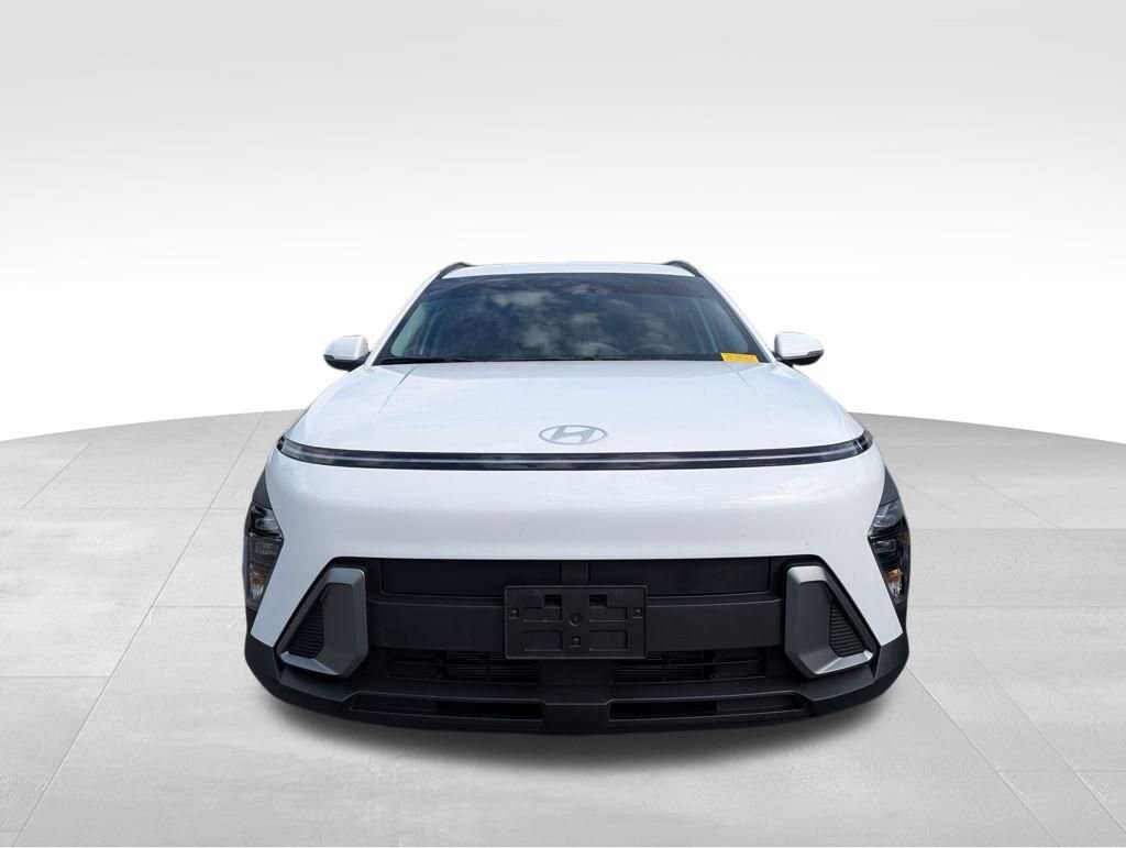 2025 Hyundai Kona SEL photo 2
