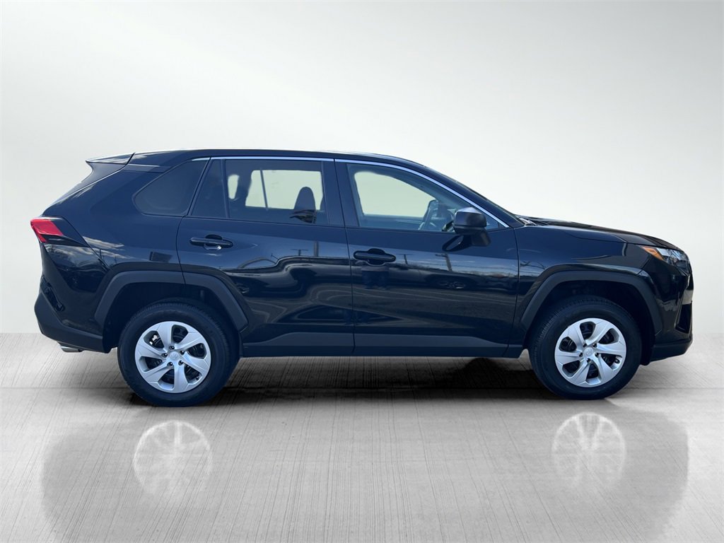 2023 Toyota RAV4 LE photo 4