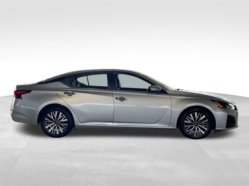 2023 Nissan Altima 2.5 SV photo 4