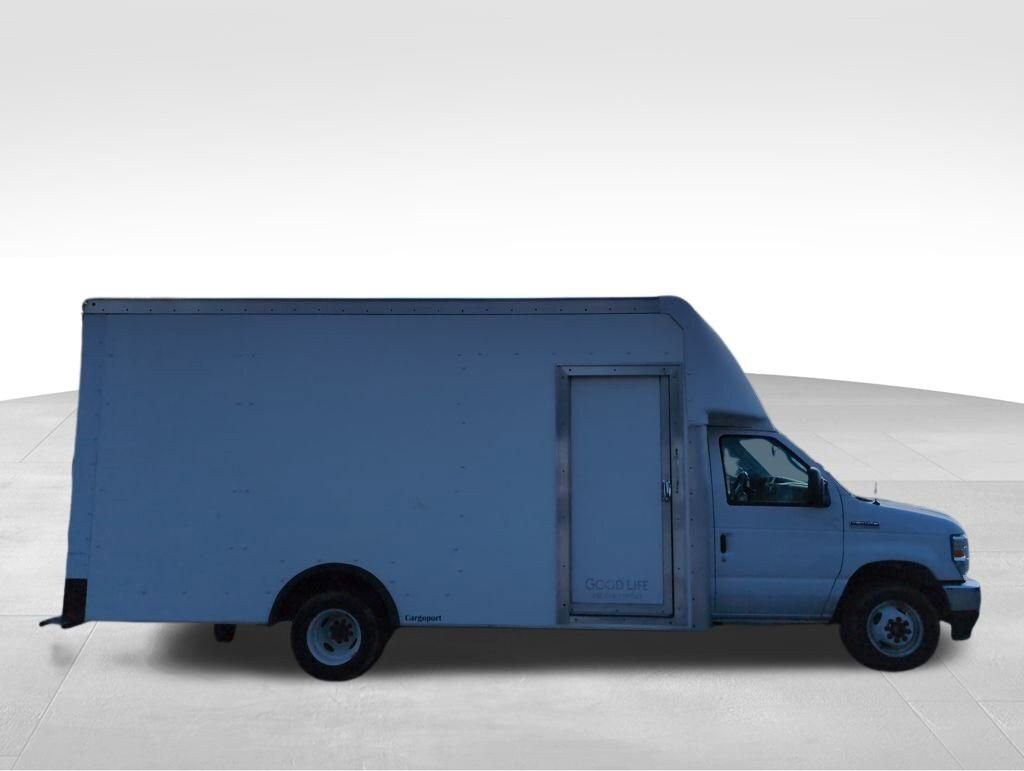 2021 Ford E-350 photo 4