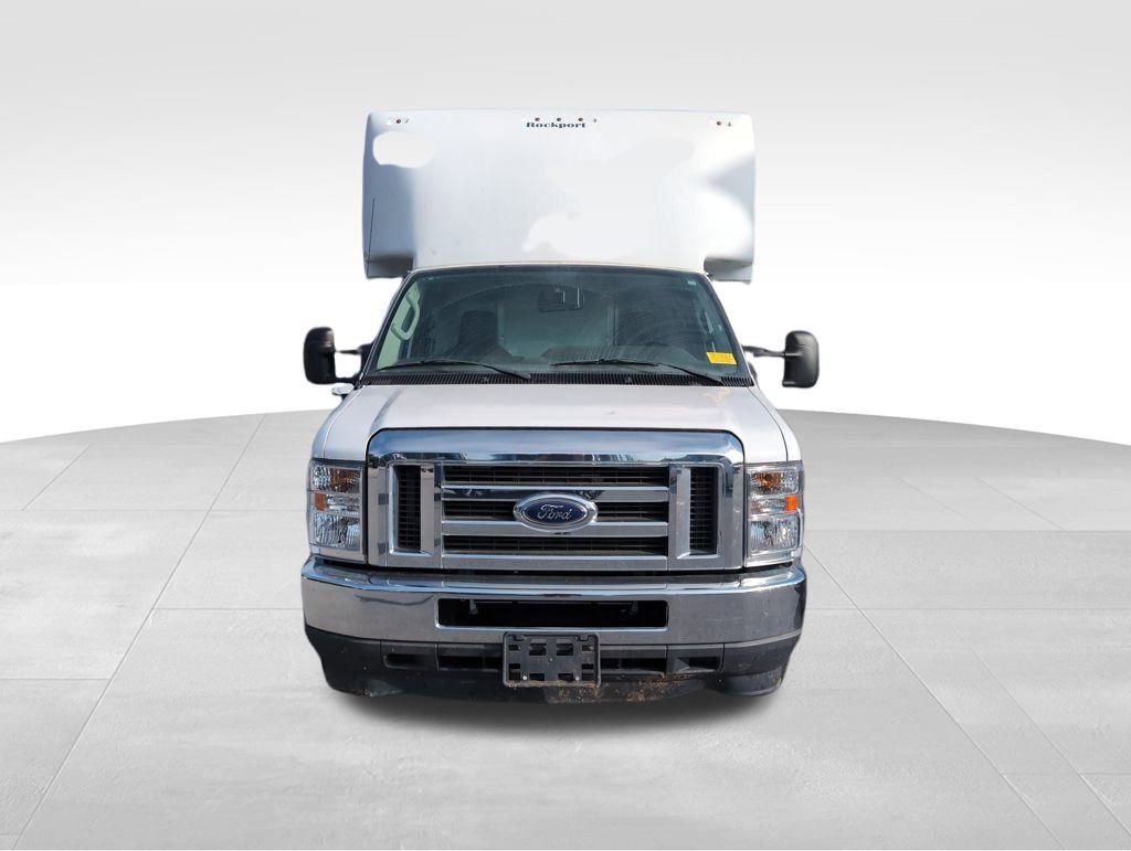 2021 Ford E-350 photo 2