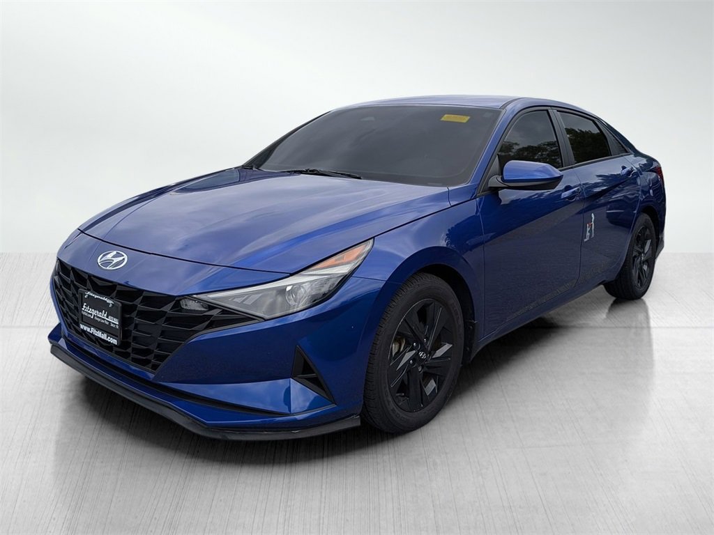 2023 Hyundai Elantra SEL photo 3