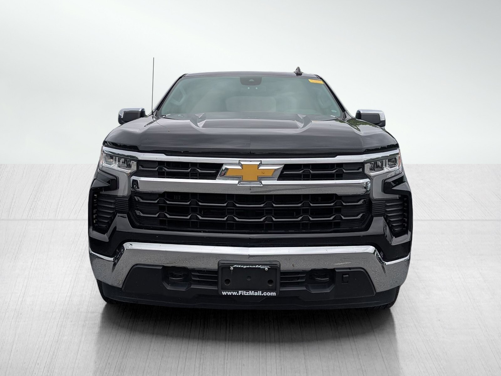 2023 Chevrolet Silverado 1500 LT photo 2