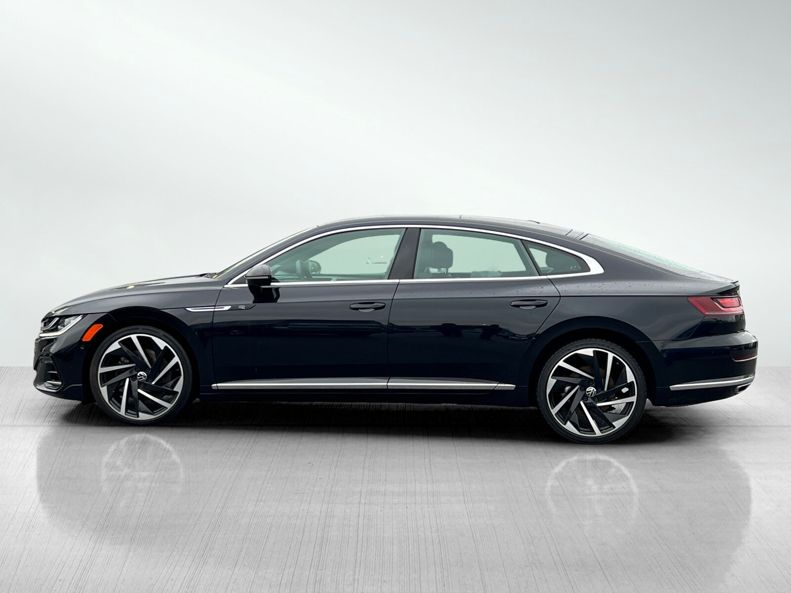 2021 Volkswagen Arteon SEL Premium R-Line photo 2