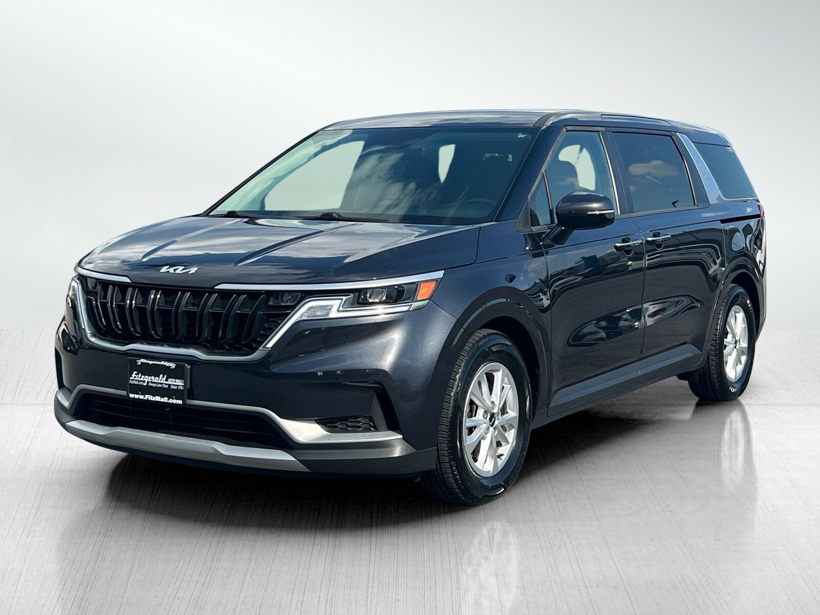 2023 Kia Carnival LX photo 2