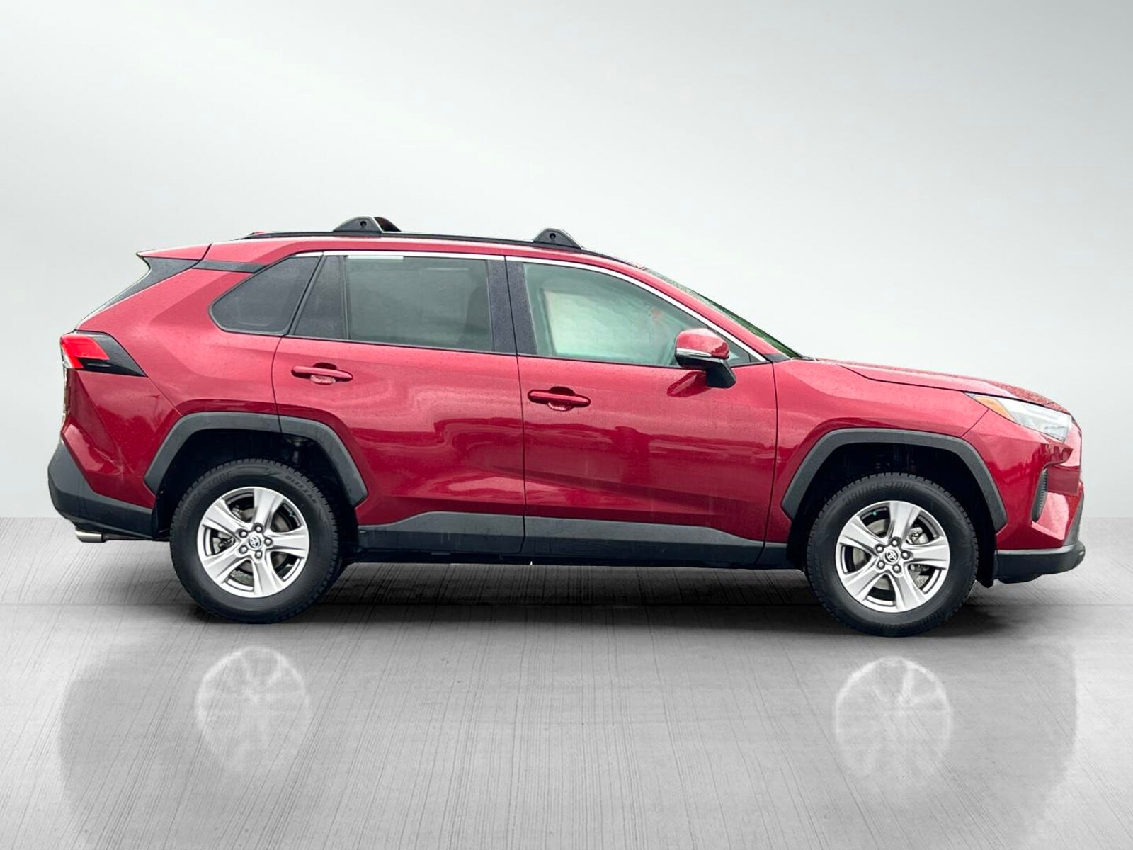 2023 Toyota RAV4 XLE photo 3