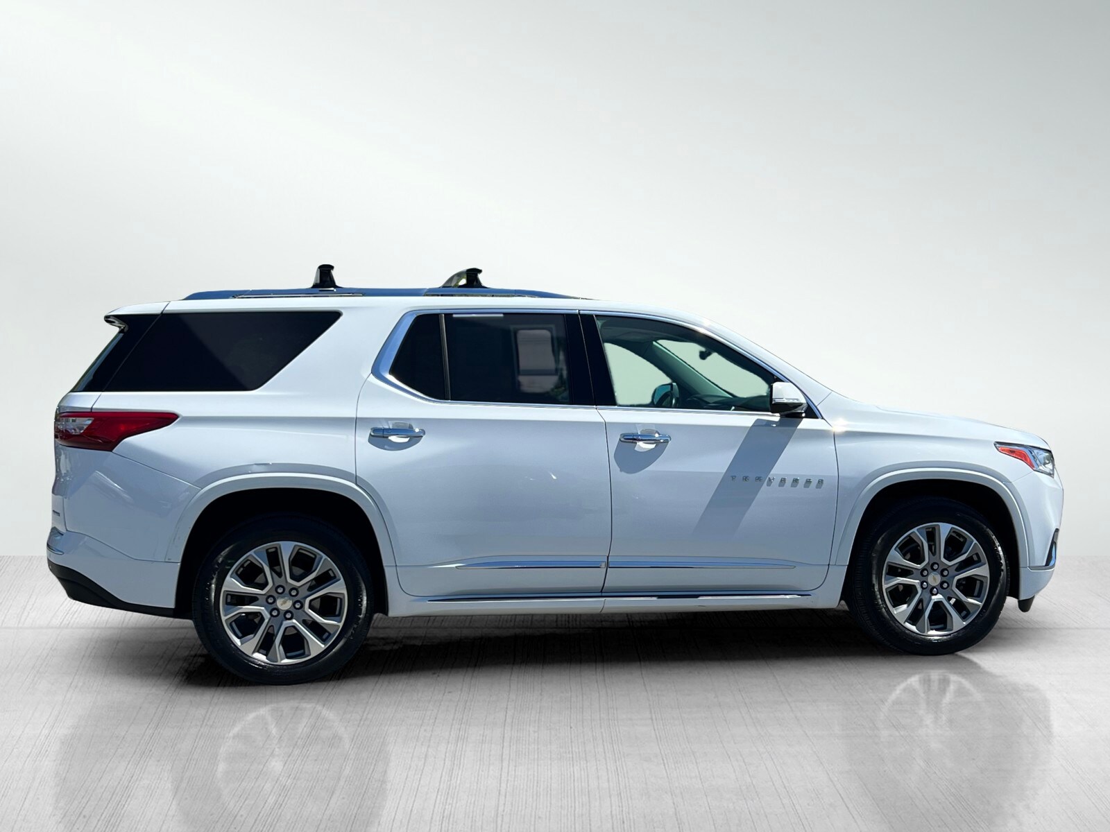 2020 Chevrolet Traverse Premier photo 2