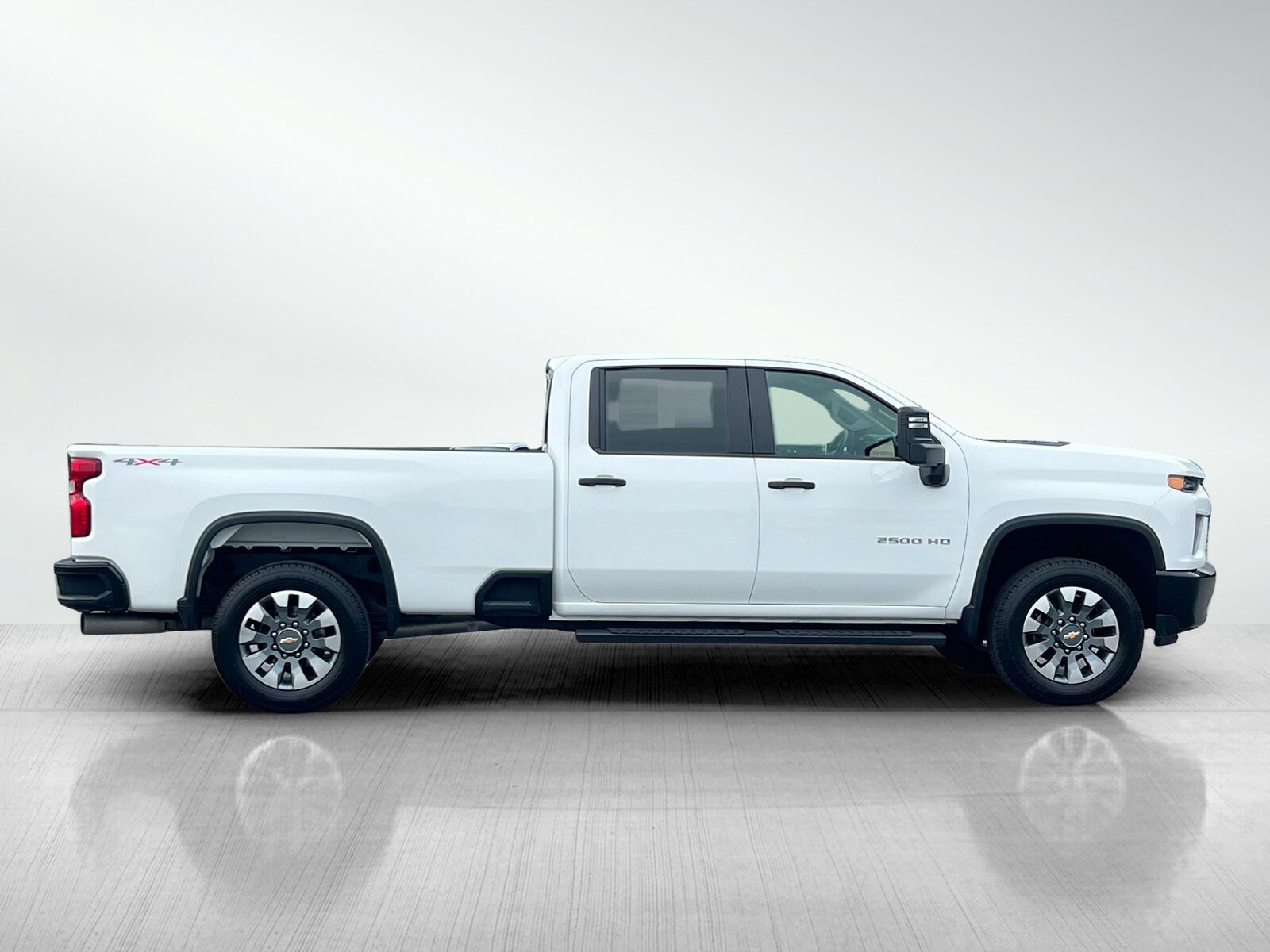2023 Chevrolet Silverado 2500HD Custom photo 3