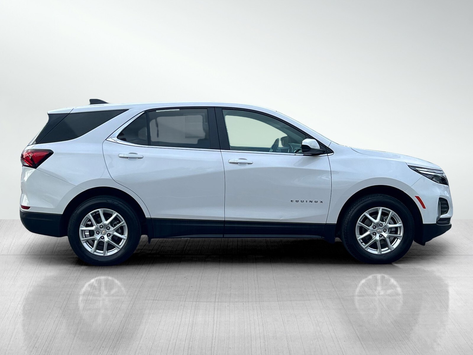 2022 Chevrolet Equinox LT photo 3