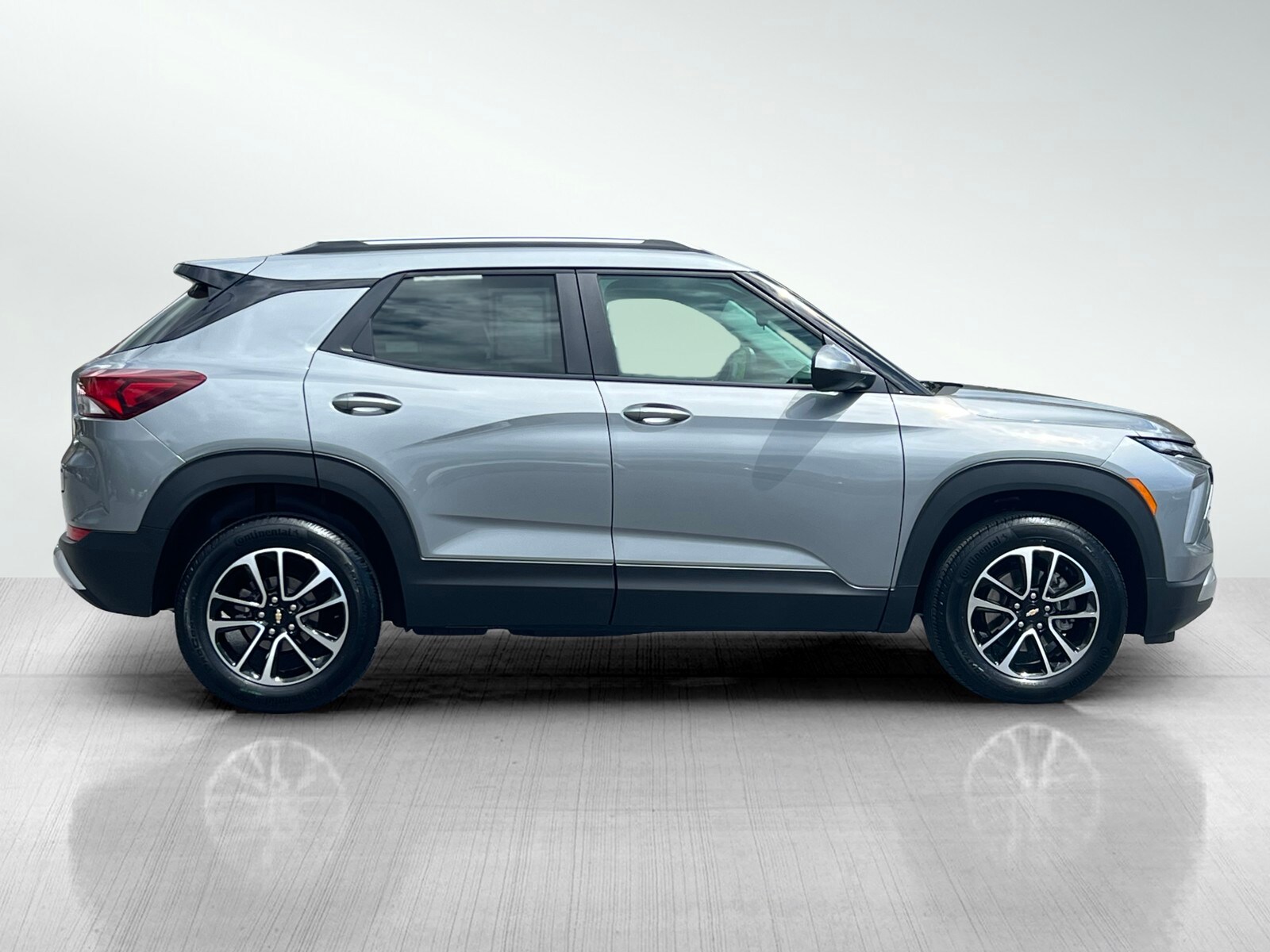 2025 Chevrolet Trailblazer LT photo 3