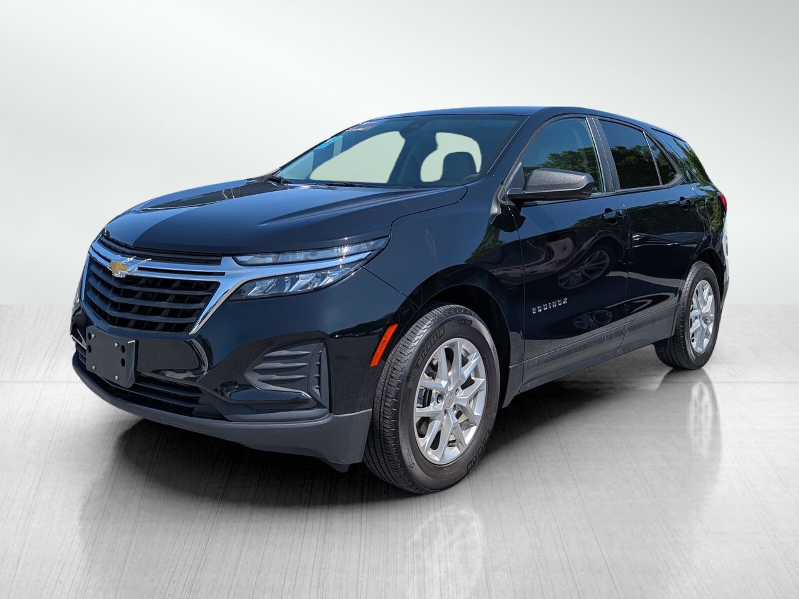 2023 Chevrolet Equinox LS photo 3