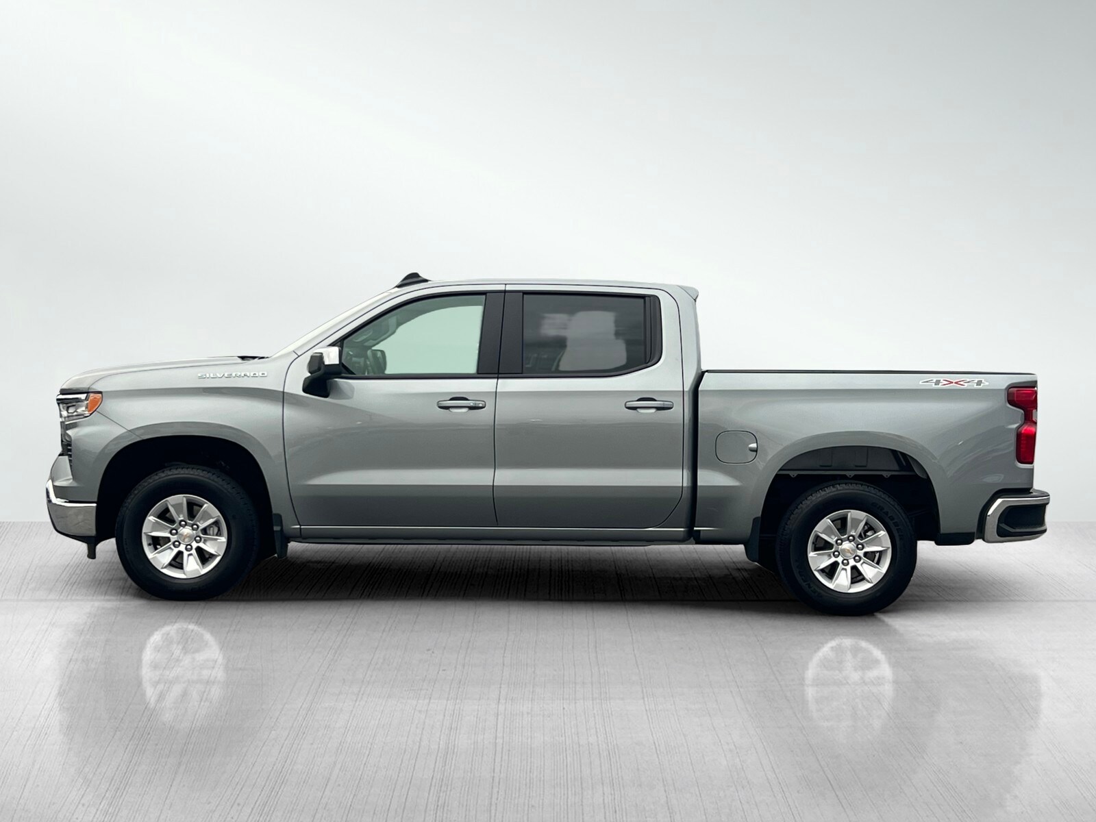 2025 Chevrolet Silverado 1500 LT photo 4